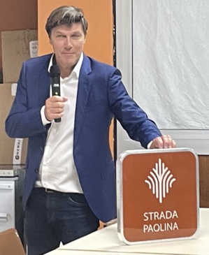 Pierre-Jean Campocasso et le logo d’A Strada Paolina. Photo CNI. Pierre-Jean Campocasso et le logo d’A Strada Paolina. Photo CNI.