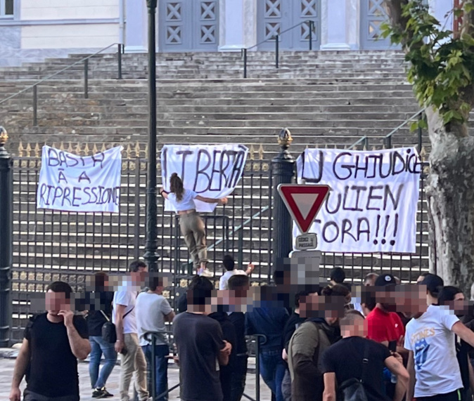 Le rassemblement de ce mardi 6 juin devant le palais de justice de Bastia