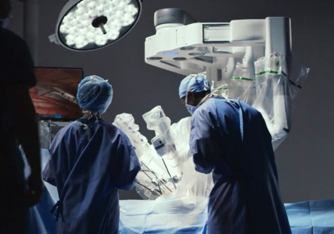 Le robot chirurgical Da Vinci qui sera utilisé à la polyclinique Maymard.