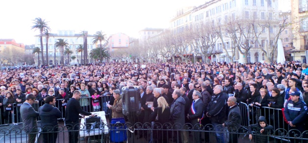 Charlie Hebdo : Les premières images du rassemblement de Bastia Charlie Hebdo : Les premières images du rassemblement de Bastia