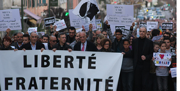 Liberté, fraternité : Plus de 10 000 personnes défilent à Ajaccio