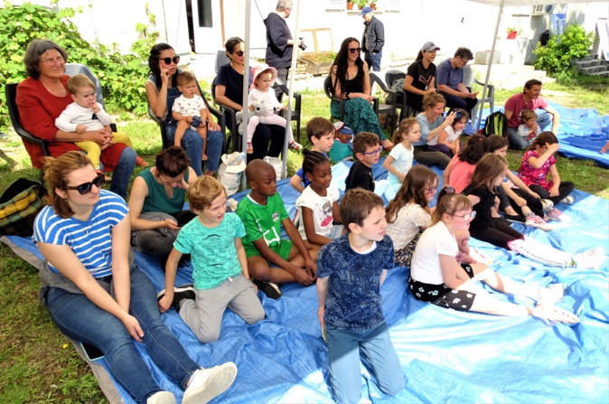 Des enfants enthousiastes Des enfants enthousiastes