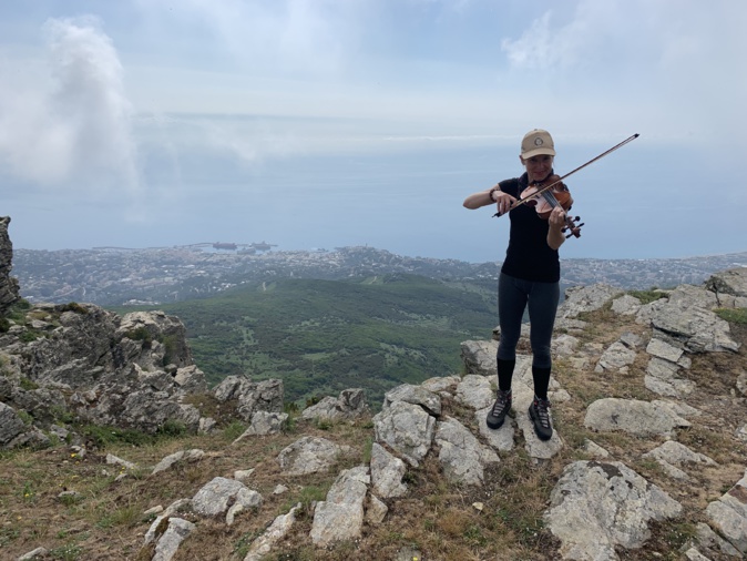 Lucie Gaspari : la passion du violon aux sommets des montagnes corses… Lucie Gaspari : la passion du violon aux sommets des montagnes corses…
