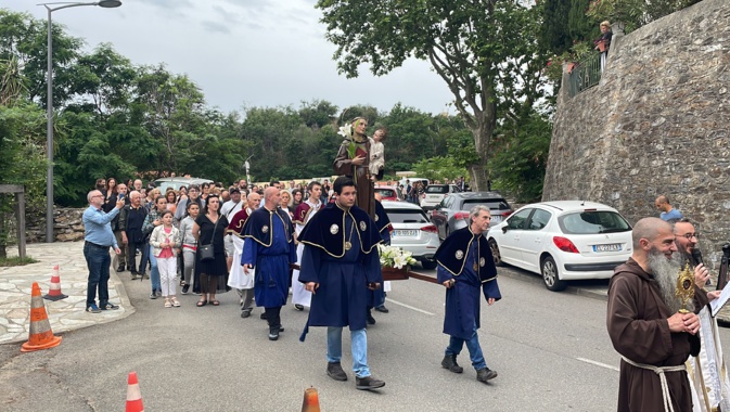 La procession de Saint-Antoine sur les hauteurs de Bastia. La procession de Saint-Antoine sur les hauteurs de Bastia.