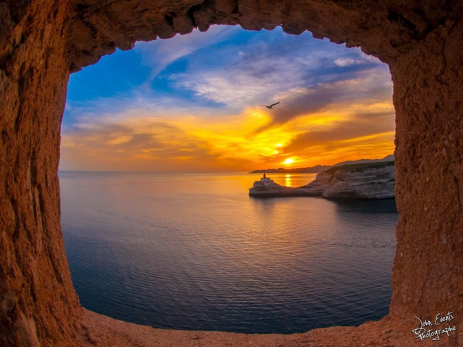 La photo du jour : coucher de soleil sur Bonifacio La photo du jour : coucher de soleil sur Bonifacio