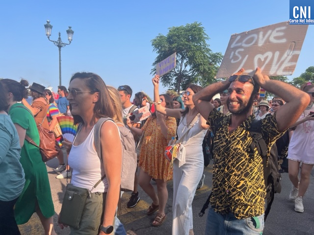 EN IMAGES -  A Bastia, la première marche des fiertés de Corse rassemble 200 personnes