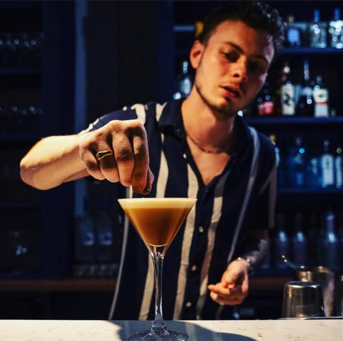 Enzo, de Calvi à Paris pour représenter la Corse au concours international de cocktails