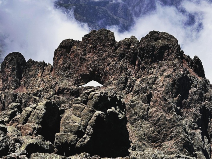 La photo du jour : au plus près du Tafonatu La photo du jour : au plus près du Tafonatu