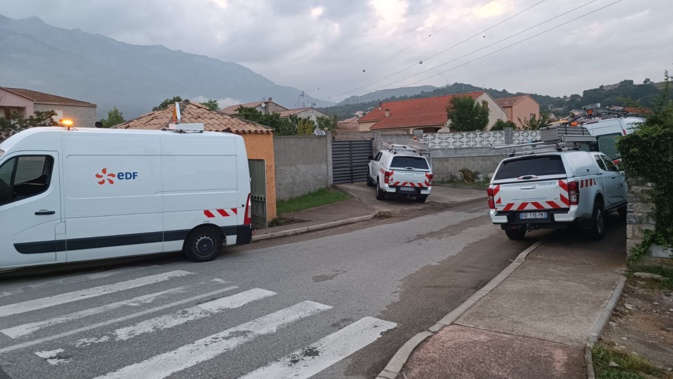 Les équipes d'EDF mobilisées à Corte. (Photo Mario Grazi) Les équipes d'EDF mobilisées à Corte. (Photo Mario Grazi)