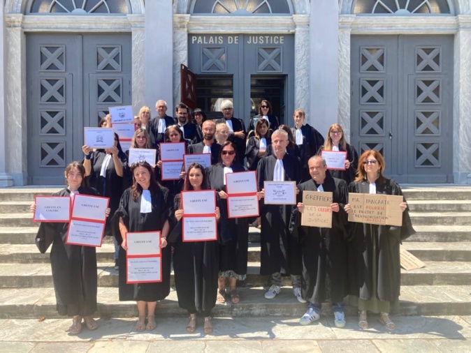 Les greffiers du tribunal de Bastia, en colère contre la réforme proposée par le Garde des Sceaux. Les greffiers du tribunal de Bastia, en colère contre la réforme proposée par le Garde des Sceaux.