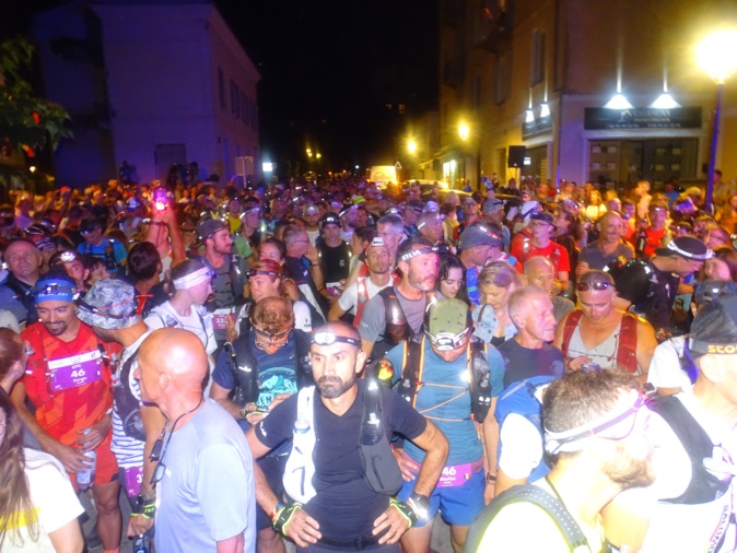 L'imposant peloton des concurrents sur le cours Paoli (Photos Mario Grazi) L'imposant peloton des concurrents sur le cours Paoli (Photos Mario Grazi)