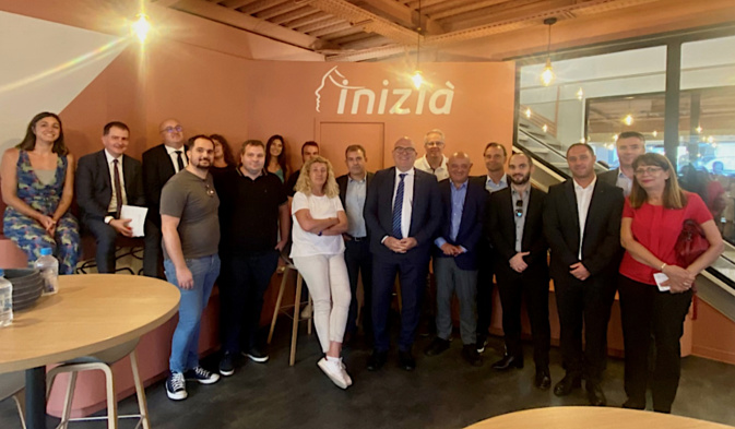 Bruno Bonnell, responsable de France 2030, a été accueilli à Inizià par Jean-Nicolas Antoniotti et les représentants des startups corses innovantes.