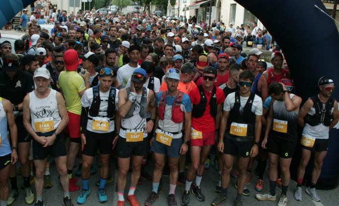 500 coureurs sur la ligne de départ (Photos Mario Grazi) 500 coureurs sur la ligne de départ (Photos Mario Grazi)
