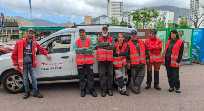 L'équipe de recyclerie mobile solidaire L'équipe de recyclerie mobile solidaire