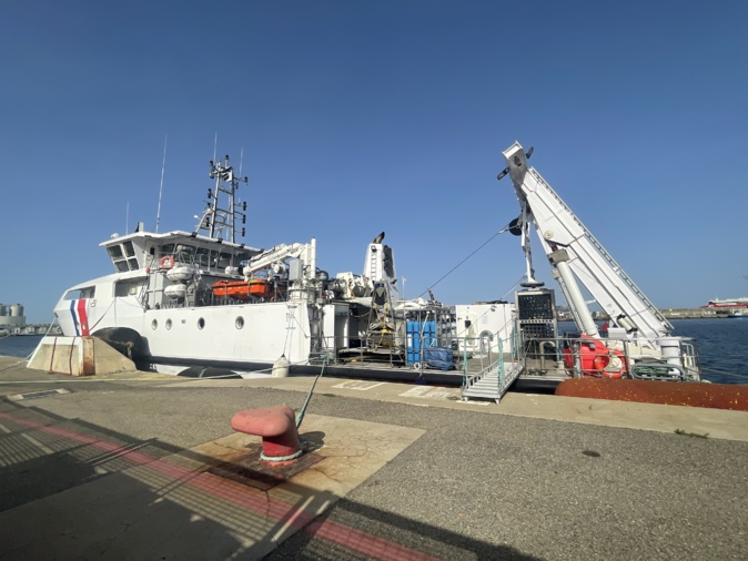 Le navire Alfred Merlin, utilisé pour faire les expéditions sous-marines. Le navire Alfred Merlin, utilisé pour faire les expéditions sous-marines.