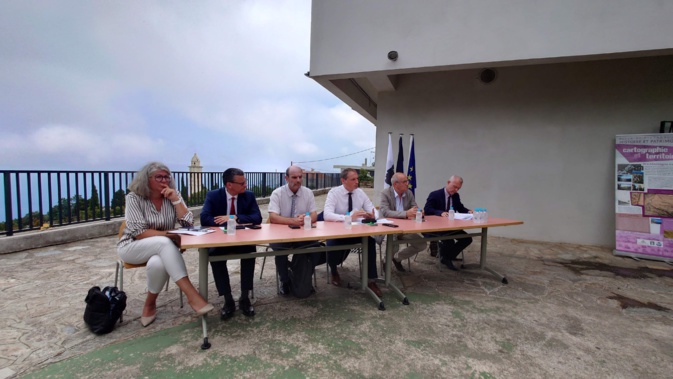 À la mairie de Ville di Pietrabugno, ce mardi 11 juillet, se tenait une conférence de presse animée par le préfet de Haute-Corse, Michel Prosic, sur le Fond Vert dans le département.