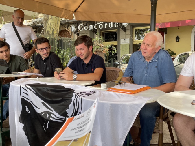 Pascal Zagnoli, le secrétaire national du PNC, entouré de Saveriu Luciani et Cyril Peres-Cesari. Pascal Zagnoli, le secrétaire national du PNC, entouré de Saveriu Luciani et Cyril Peres-Cesari.