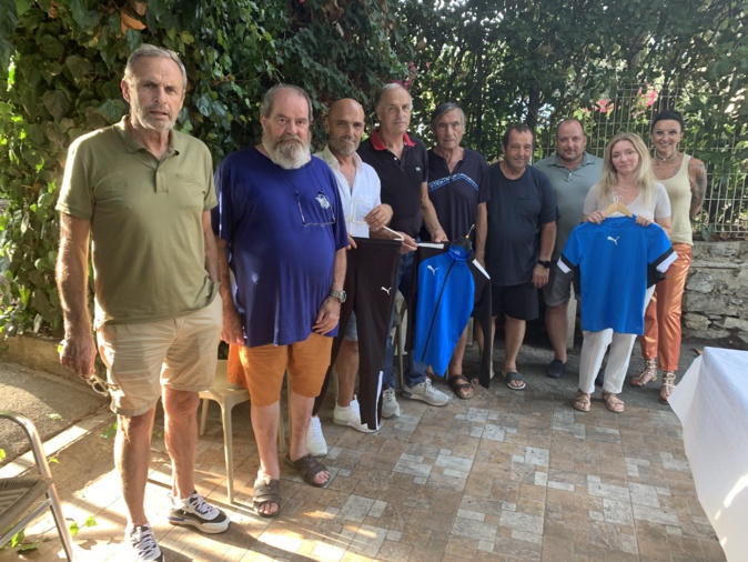 Bastia Academia a été présenté ce lundi en son siège social le bar Fior di macchia à Toga. Bastia Academia a été présenté ce lundi en son siège social le bar Fior di macchia à Toga.