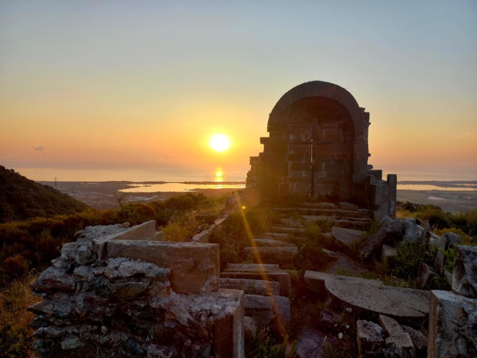 La photo du jour : lever de soleil sur Sant'Andria de Biguglia La photo du jour : lever de soleil sur Sant'Andria de Biguglia
