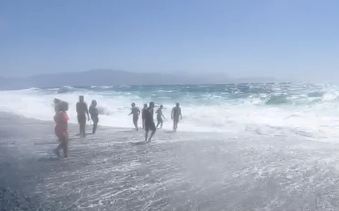 VIDEO - Un jeune baigneur sauvé des vagues à la Marine d'Albu