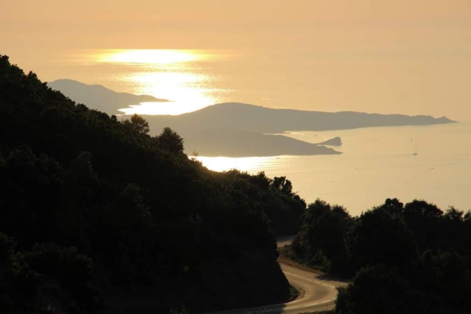 La photo du jour : l'or du Nebbiu La photo du jour : l'or du Nebbiu