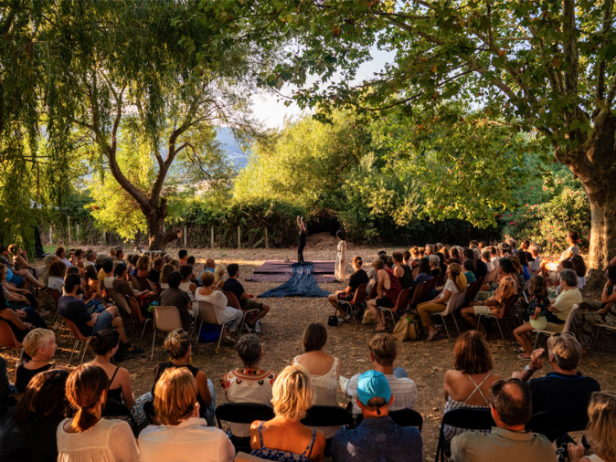Représentation en plein air de Phèdre, de Jean Racine. Crédit photo: Francisc Martinas Représentation en plein air de Phèdre, de Jean Racine. Crédit photo: Francisc Martinas