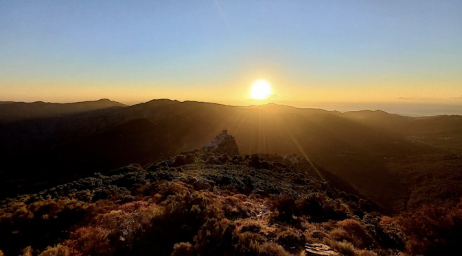 La photo du jour : lever de soleil sur le Monte Rottu 