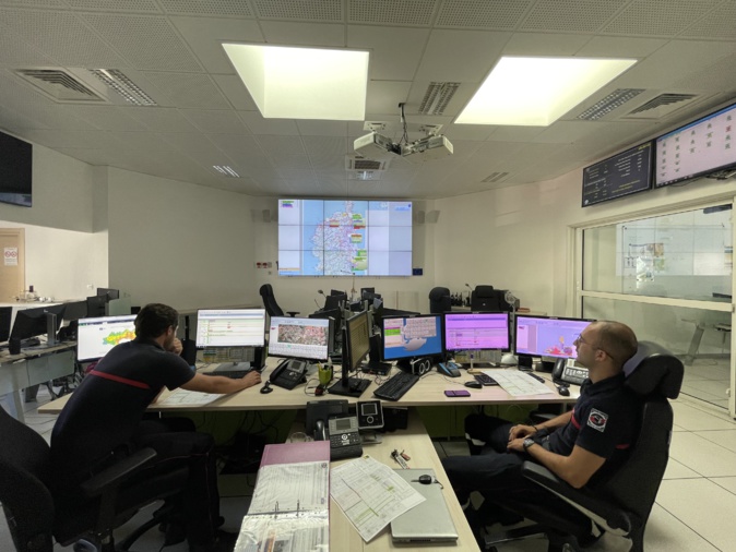 Les officiers chargés des incendies au SIS 2B. Les officiers chargés des incendies au SIS 2B.