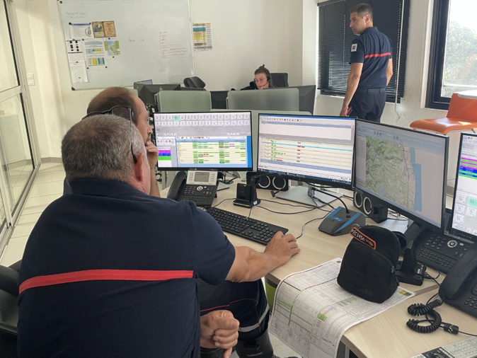 Les opérateurs du Centre de traitement de l’alerte (CTA). Les opérateurs du Centre de traitement de l’alerte (CTA).