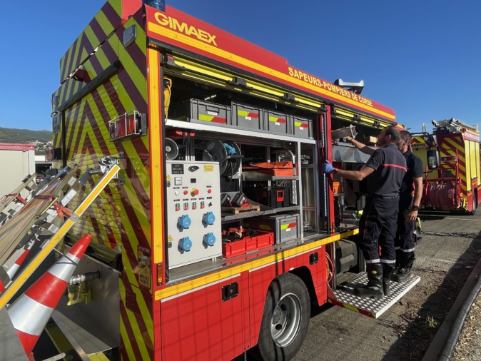 L'inspection du matériel avant le départ en intervention. L'inspection du matériel avant le départ en intervention.