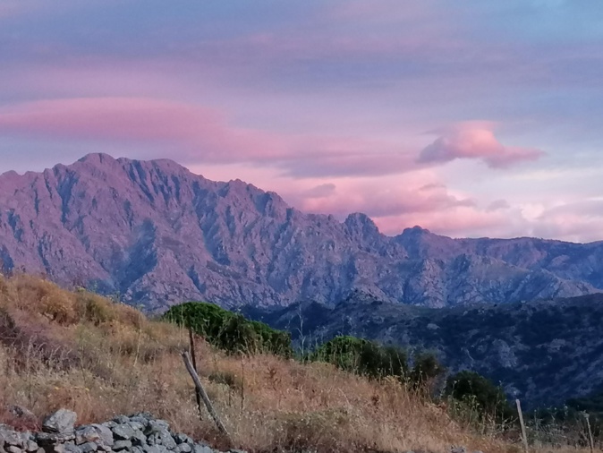 En redescendant de San Antonino (Dominique Jauneau-Reginensi) En redescendant de San Antonino (Dominique Jauneau-Reginensi)