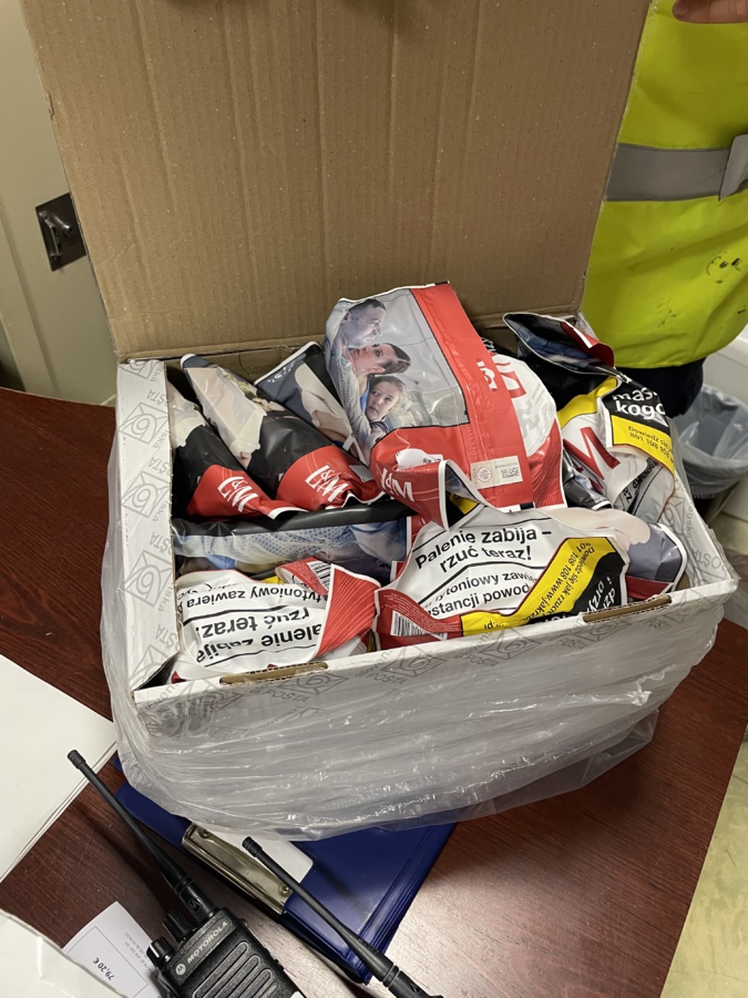 Un exemple de colis de contrebande trouvé par les douaniers. Un exemple de colis de contrebande trouvé par les douaniers.