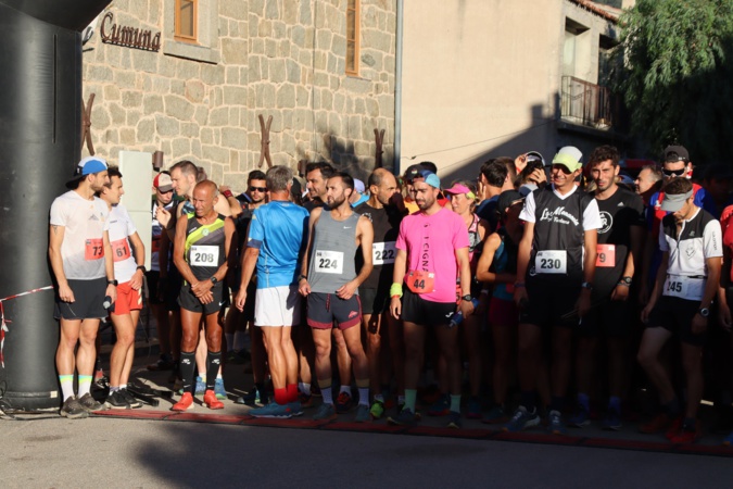 250 coureurs et marcheurs qui ont pris part aux différentes courses 250 coureurs et marcheurs qui ont pris part aux différentes courses