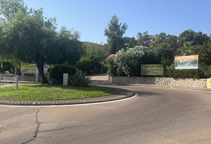 Le rond-point où se trouve le camping Le rond-point où se trouve le camping