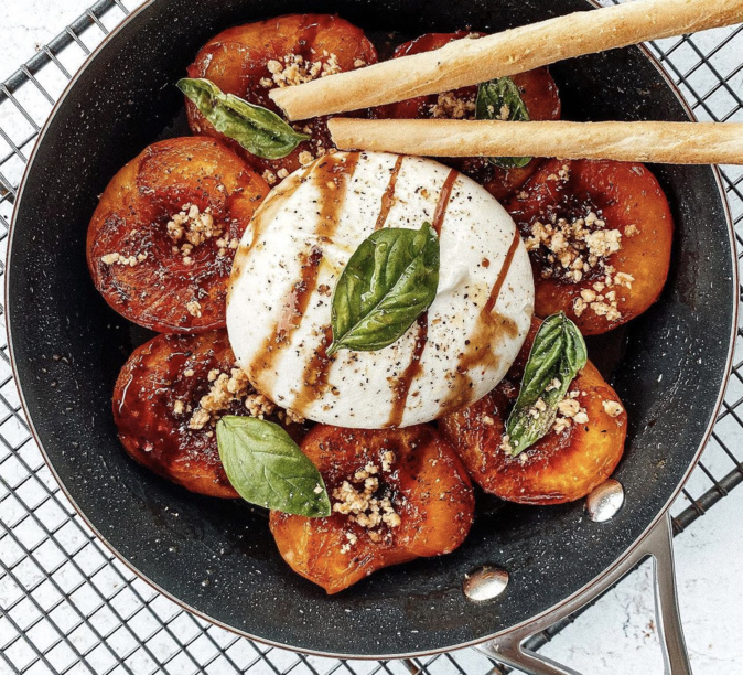 A table : pêches rôties au miel et burrata avec #lapetitecuisinedemarie A table : pêches rôties au miel et burrata avec #lapetitecuisinedemarie