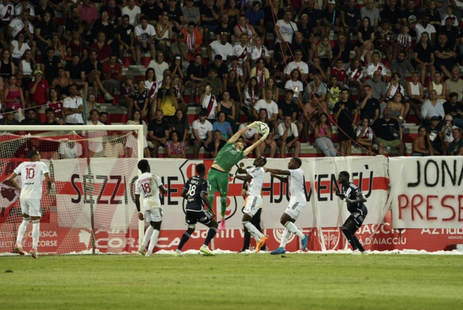 Les Ajacciens ont bien résisté face à Bordeaux à 10 contre 11 (Photos Marcel Vincenti) Les Ajacciens ont bien résisté face à Bordeaux à 10 contre 11 (Photos Marcel Vincenti)