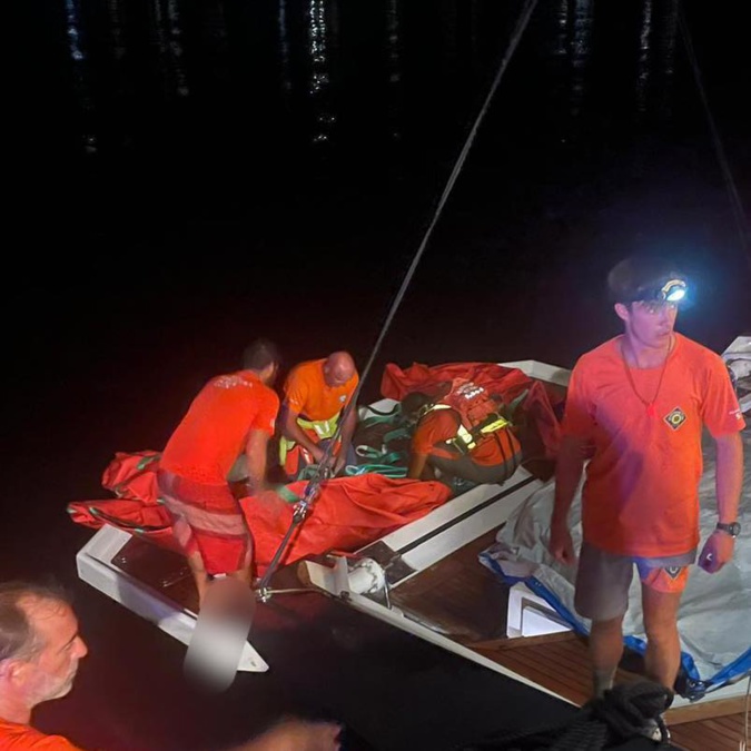Bonifacio : un voilier de 33 m s'échoue à Piantarella. 15 passagers secourus par la SNSM Bonifacio : un voilier de 33 m s'échoue à Piantarella. 15 passagers secourus par la SNSM