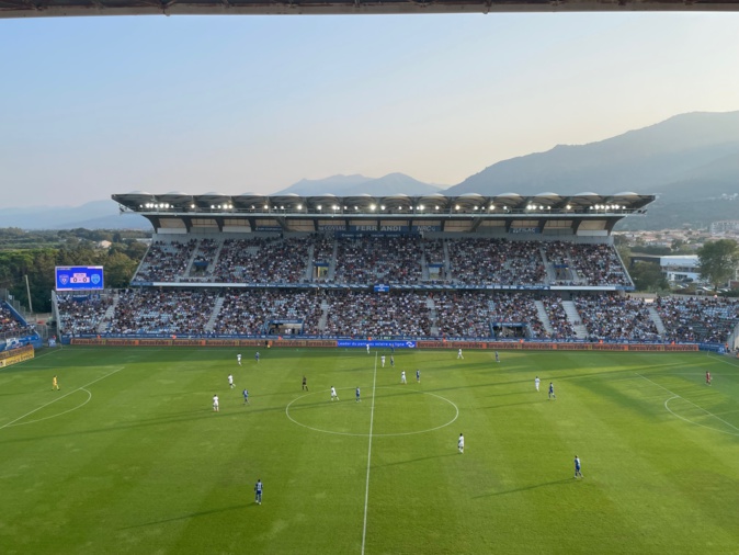 Encore une belle affluence pour ce 2ème match à domicile du Sporting. Encore une belle affluence pour ce 2ème match à domicile du Sporting.