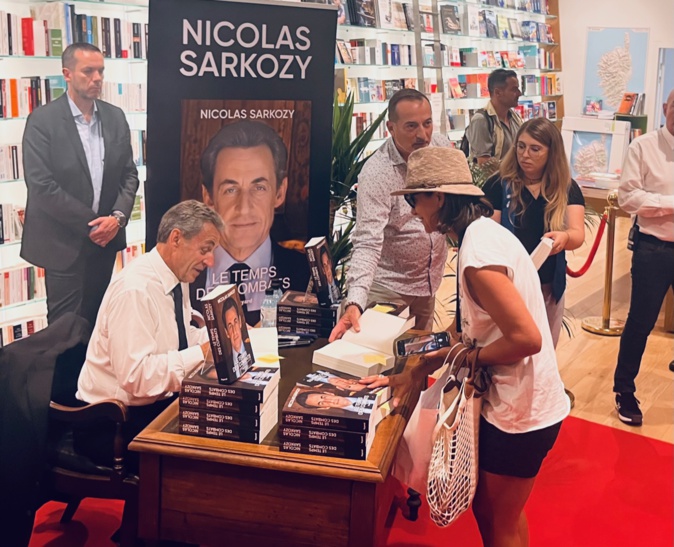 Nicolas Sarkozy à Ajaccio : Près de 600 livres vendus en 2 heures