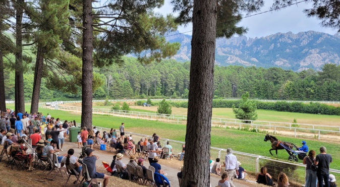 Un beau spectacle sur l'hippodrome le plus haut d'Europe Un beau spectacle sur l'hippodrome le plus haut d'Europe