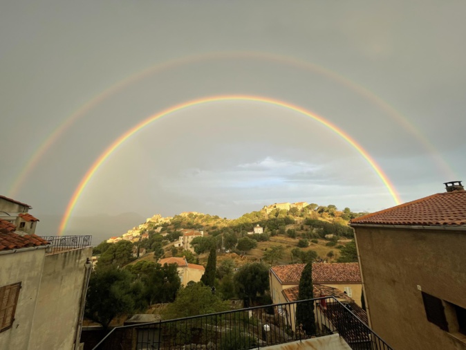 La photo du jour : le double arc-en-ciel de Corbara La photo du jour : le double arc-en-ciel de Corbara