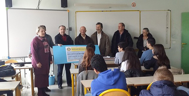 Le Rotary remet un chèque de 600€ pour remercier les collègiens de Balagne