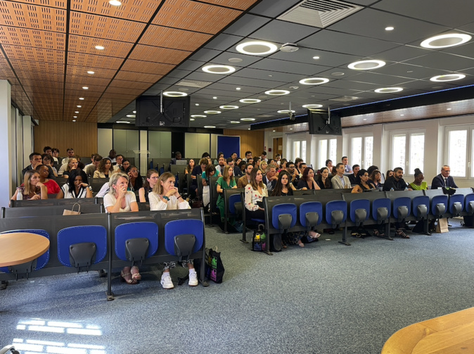 Les 79 élèves de la 47e promotion de l'Institut régional d'administration de Bastia. Les 79 élèves de la 47e promotion de l'Institut régional d'administration de Bastia.