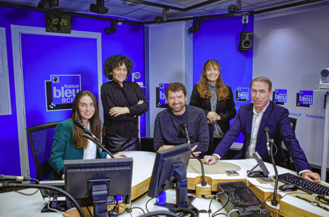L'équipe de la matinale de RCFM, composée d'Hélène Battini, Evelaine Fontana, Patrick Rossi, Caroline Saglione et Didier Arnoux (de gauche à droite).