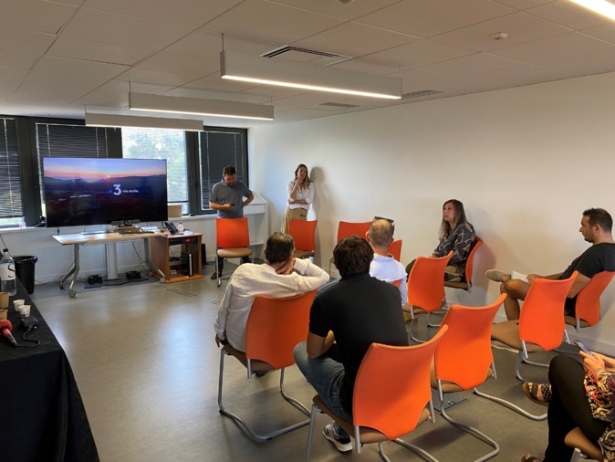 La conférence de presse dans les locaux de Via Stella La conférence de presse dans les locaux de Via Stella