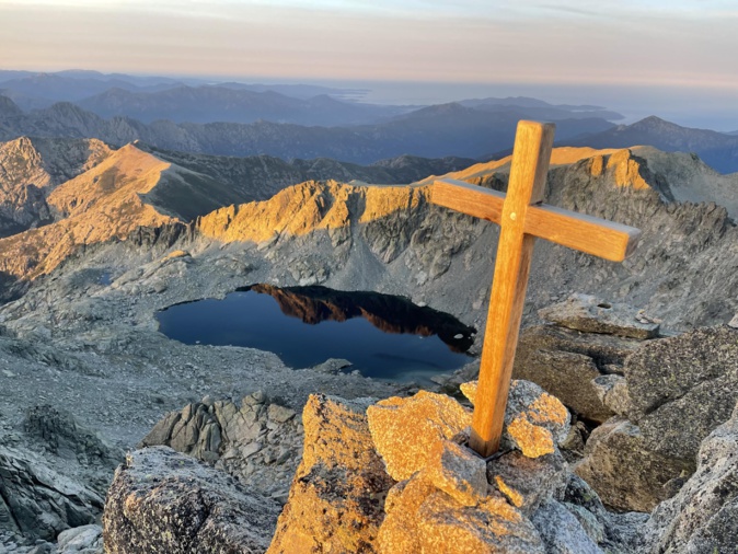 La photo du jour : lever de soleil sur le Rotondu et lac de Betaniella La photo du jour : lever de soleil sur le Rotondu et lac de Betaniella