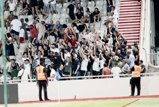 Une cinquantaine de supporters bordelais s'était introduit dans la tribune JB Poli du stade François-Coty, malgré une interdiction de stade.