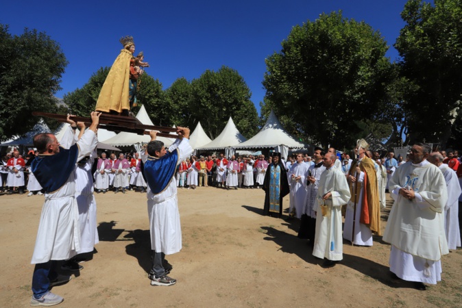 Santa di u Niolu : Des milliers de fidèles réunis dans une immense ferveur Santa di u Niolu : Des milliers de fidèles réunis dans une immense ferveur