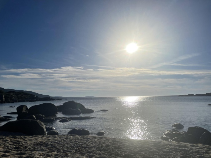 Sur lz plage abandonnée (Renaud Kiselman) Sur lz plage abandonnée (Renaud Kiselman)