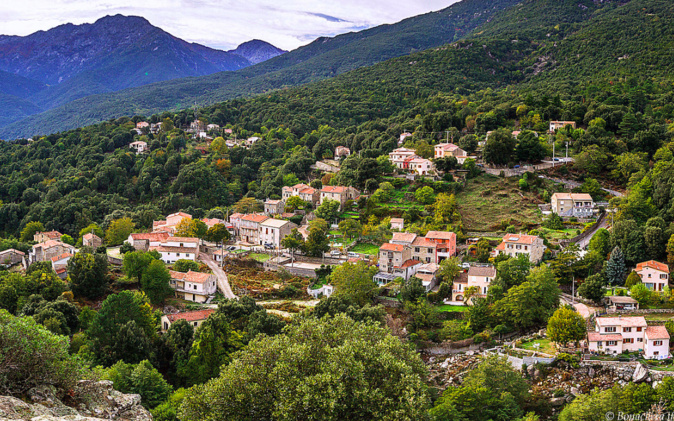 Vue d'ensemble du village de Chisa. Crédit photo Wikipedia Vue d'ensemble du village de Chisa. Crédit photo Wikipedia